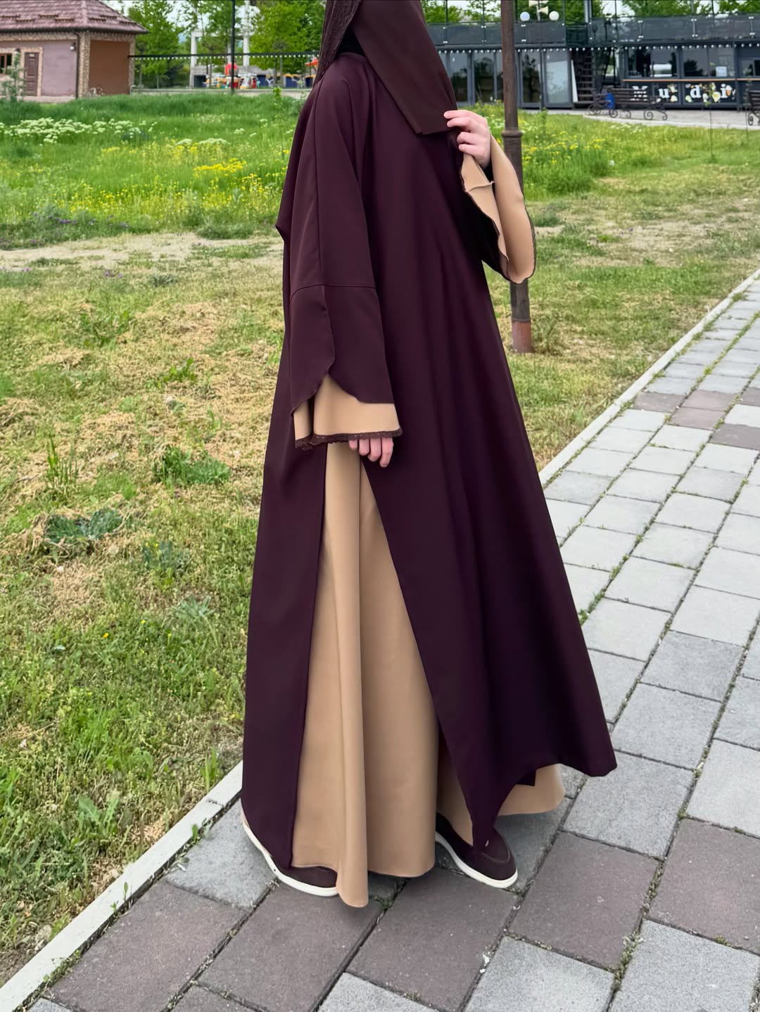 RIMAL – Abaya Khaleeji Bicolore avec Niqab Assorti