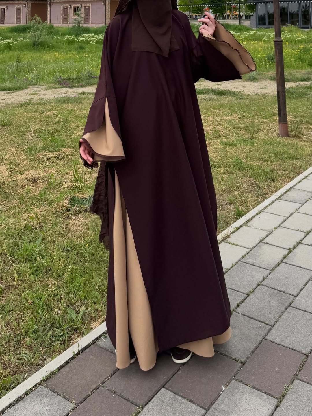 RIMAL – Abaya Khaleeji Bicolore avec Niqab Assorti