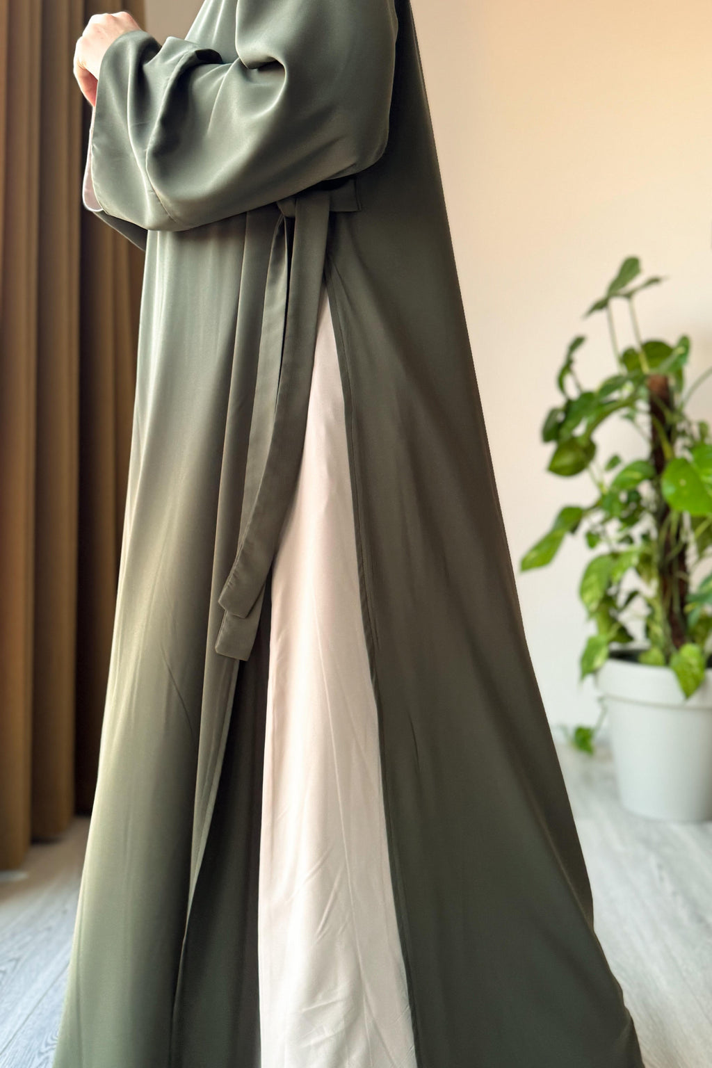 Yara – Abaya bicolore fluide et élégante